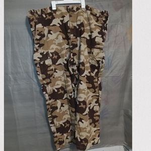 Boulder creek man's camo pants size 54-38